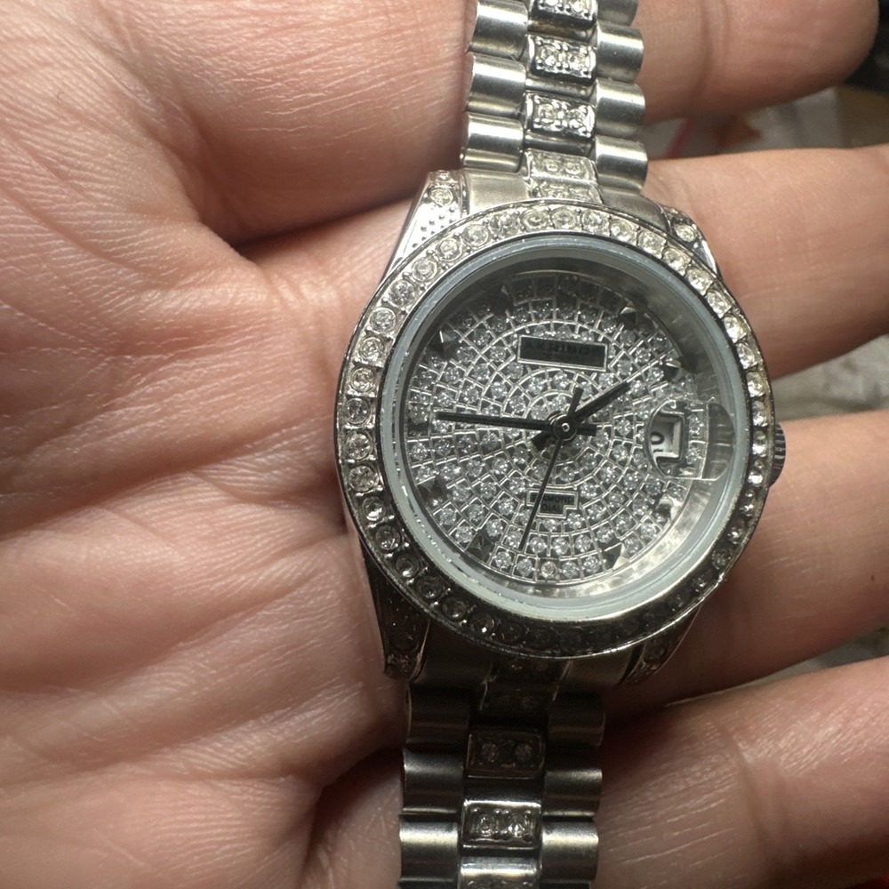 Works Akribos XXIV Women's Diamond Dial Quartz Watch Silver Miyota 26mm Fit 6.5" - Picture 4 of 12